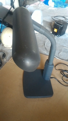 โคมไฟตั้งโต็ะ ระบบปิดเปิดไฟแบบสัมผัสเบาๆ แสงนวลตา ปรับองศาได้