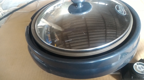 กะทะไฟฟ้าปรับความร้อนได้ ยี่ห้อ Aisai ฝาแก้วใส เคลือบกะทะกันติด