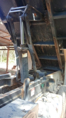 รถอีซูซุ 6 ล้อดั้ม FRR 210 แรงม้า  ปี 56.  ( รถวิ่ง 14x,xxx กม. )   สนใจติดต่อ  081 - 6079515