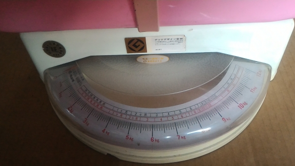 เครื่องชั่งน้ำหนักเด็กทกรกจากญี่ปุ่น แบบนอนชั่ง สามารถชั่งได้ถึง 12 กก. น้ำหนักขึ้นที่ละ 50 ก.