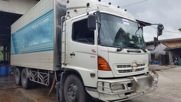 รถฮีโน่ 10 ล้อ ตู้เย็น  FL1J   220 แรงม้า. ปี 50.    สนใจติดต่อ  081 - 6079515