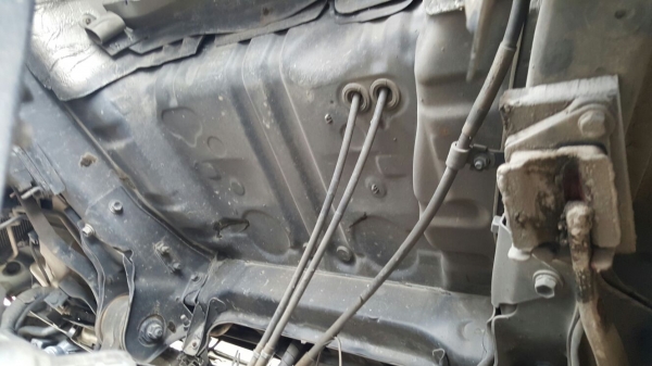 รถฮีโน่ 10 ล้อ ตู้เย็น  FL1J   220 แรงม้า. ปี 50.    สนใจติดต่อ  081 - 6079515