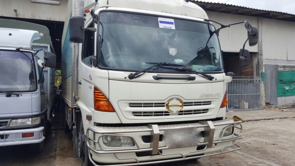 รถฮีโน่ 10 ล้อ ตู้เย็น  FL1J   220 แรงม้า. ปี 50.    สนใจติดต่อ  081 - 6079515