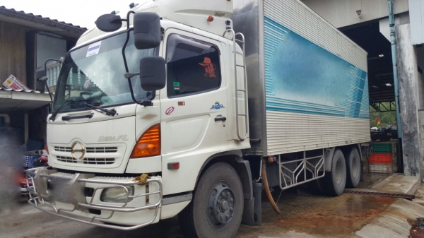รถฮีโน่ 10 ล้อ ตู้เย็น  FL1J   220 แรงม้า. ปี 50.    สนใจติดต่อ  081 - 6079515