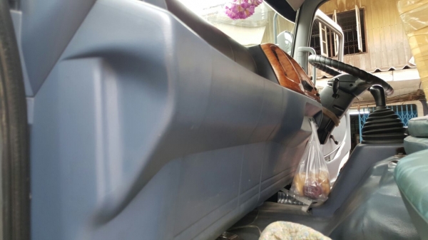 รถฮีโน่ 10 ล้อ ตู้เย็น  FL1J   220 แรงม้า. ปี 50.    สนใจติดต่อ  081 - 6079515