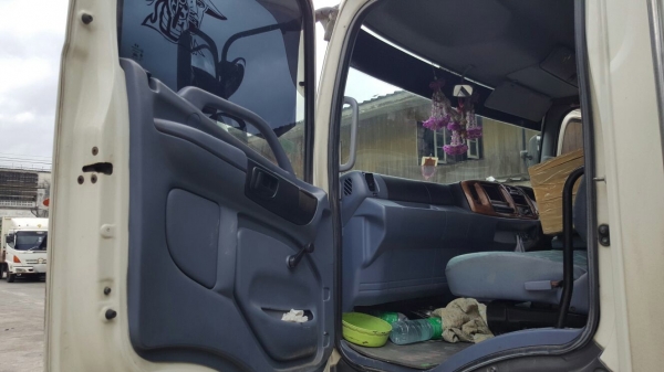 รถฮีโน่ 10 ล้อ ตู้เย็น  FL1J   220 แรงม้า. ปี 50.    สนใจติดต่อ  081 - 6079515