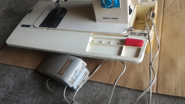 จักรเย็บผ้าจากญี่ปุ่น RICCAR เป็นจักรแม่บ้าน โครงสร้างเป็นเหล็กแข็งแรงมาก