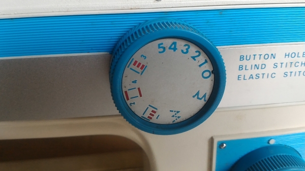 จักรเย็บผ้าจากญี่ปุ่น RICCAR เป็นจักรแม่บ้าน โครงสร้างเป็นเหล็กแข็งแรงมาก