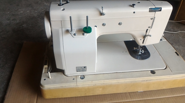 จักรเย็บผ้าจากญี่ปุ่น RICCAR เป็นจักรแม่บ้าน โครงสร้างเป็นเหล็กแข็งแรงมาก