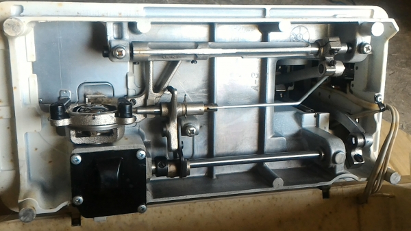 จักรเย็บผ้าจากญี่ปุ่น RICCAR เป็นจักรแม่บ้าน โครงสร้างเป็นเหล็กแข็งแรงมาก