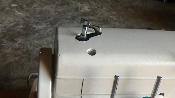 จักรเย็บผ้าจากญี่ปุ่น RICCAR เป็นจักรแม่บ้าน โครงสร้างเป็นเหล็กแข็งแรงมาก