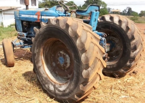 FORD 77 เพลาเดียว เครื่อง T5 เสื้อเรียบเดิมๆทั้งคันครับ สภาพดีพร้อมใช้งานได้เลยครับ ไม่มีอุปกรณ์ให้นะครับ เครื่องยนต์แรงดีกำลังไม่ตกไม่แตกเยิ้ม ระบบเกียร์เดินหน้าถอยหลังไม่มีปัญหาเลยครับ ระบบไฮดรอลิกส์ไม่มีแตกเยิ้ม ช่วงล่างแน่น ยางสภาพดี 4 เส้นหน้าหลังประ