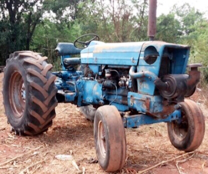 FORD 77 เพลาเดียว เครื่อง T5 เสื้อเรียบเดิมๆทั้งคันครับ สภาพดีพร้อมใช้งานได้เลยครับ ไม่มีอุปกรณ์ให้นะครับ เครื่องยนต์แรงดีกำลังไม่ตกไม่แตกเยิ้ม ระบบเกียร์เดินหน้าถอยหลังไม่มีปัญหาเลยครับ ระบบไฮดรอลิกส์ไม่มีแตกเยิ้ม ช่วงล่างแน่น ยางสภาพดี 4 เส้นหน้าหลังประ