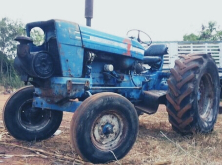 FORD 77 เพลาเดียว เครื่อง T5 เสื้อเรียบเดิมๆทั้งคันครับ สภาพดีพร้อมใช้งานได้เลยครับ ไม่มีอุปกรณ์ให้นะครับ เครื่องยนต์แรงดีกำลังไม่ตกไม่แตกเยิ้ม ระบบเกียร์เดินหน้าถอยหลังไม่มีปัญหาเลยครับ ระบบไฮดรอลิกส์ไม่มีแตกเยิ้ม ช่วงล่างแน่น ยางสภาพดี 4 เส้นหน้าหลังประ