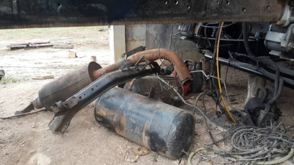 ขายด่วนรถ10ล้อFL1jขายหัวครั่ชชีพร้อมเล่มทะเบืยนขาด2ปีมีคาลหน้า