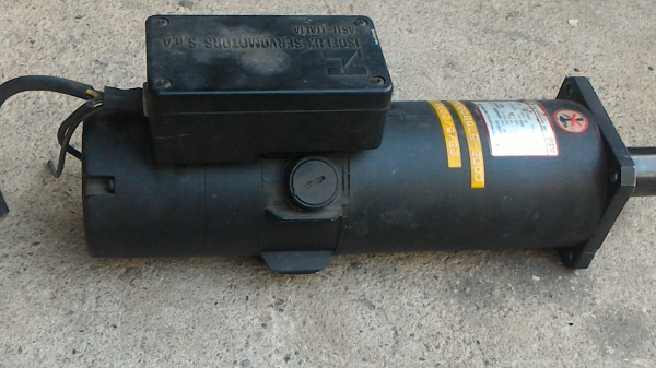 มอเตอร์DCเซอร์โว พร้อมเบรคในตัว ยี่ห้อ ABB 12-120 V. 80 A. แกนเพลาโตประมาณ 25 มม. ต่อใข้งานหมุน ซ้าย-ขวา ได้เลย แรงบิดสูงมาก