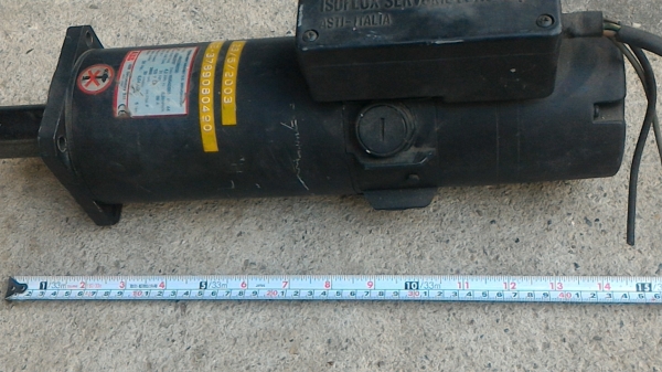 มอเตอร์DCเซอร์โว พร้อมเบรคในตัว ยี่ห้อ ABB 12-120 V. 80 A. แกนเพลาโตประมาณ 25 มม. ต่อใข้งานหมุน ซ้าย-ขวา ได้เลย แรงบิดสูงมาก