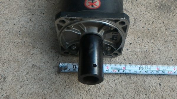 มอเตอร์DCเซอร์โว พร้อมเบรคในตัว ยี่ห้อ ABB 12-120 V. 80 A. แกนเพลาโตประมาณ 25 มม. ต่อใข้งานหมุน ซ้าย-ขวา ได้เลย แรงบิดสูงมาก