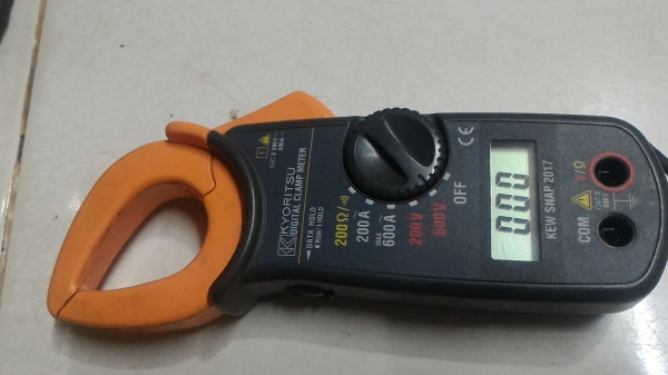 แคล้มป์มิเตอร์ดิจิตอลคุณภาพสูง ยี่ห้อ KYORITSU จากญี่ปุ่น วัดความต้านทานได้ วัดแรงดันได้ และวัดกระแสได้สูงถึง 600 A. พร้อมซองเก็บ