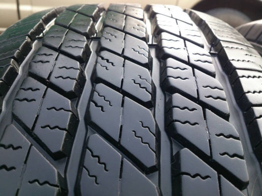 ขายยาง มิชลิน 265/65R17 ยางสัปดาห์ที่19ปี14  ดอกยางหนาสดเท่ากันไม่แตกลายไม่ร้าวไม่กินข้างไม่มีปะสวยมาก จำนวน 1 ชุด