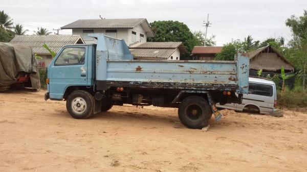 ดั้ม5คิว พร้อมใช้ กะบะกว้าง2x3.70ม.  เครื่องนิสสัน100แรง สภาพสวย. (ไม่มีทะเบียน)