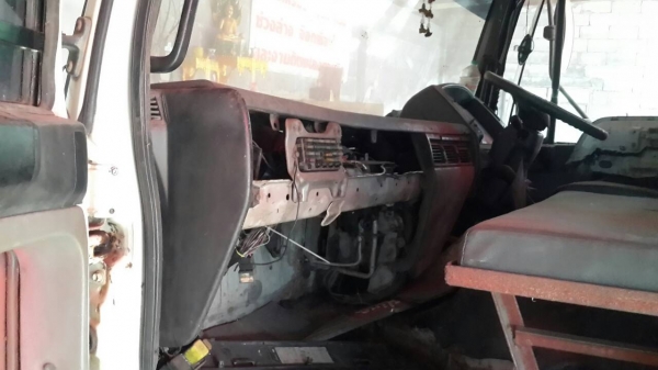 ขายด่วน HINO FL1J ขายตามสภาพครับ มีหัวคัชชี คานหน้า คัชชีสวย เอกสารเล่มทะเบียนพร้อมโอน