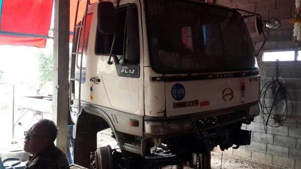 ขายด่วน HINO FL1J ขายตามสภาพครับ มีหัวคัชชี คานหน้า คัชชีสวย เอกสารเล่มทะเบียนพร้อมโอน