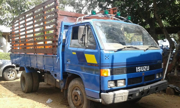 ขาย 6 ล้อ isuzu npr เครื่อง 4BD1ฝาดำ รถห้างแท้ๆ(คุณพิทักษ์ โพธิ์จันทร์ จากอุดรธานี มารับรถกลับบ้านไปวิ่งงานทำเงินแล้ว)) (ดาวน์ 128000ออกรถได้เลย)เฟืองท้าย F ยาง8.25 เครื่องแน่นๆ แห้ง แรงดีสุดๆ แซสซีเยี่ยมๆ ไม่ผุไม่ดาม รถสวยๆพร้อมใช้งานได้เลย พร้อมโอนทั่วไ