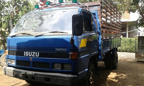 ขาย 6 ล้อ isuzu npr เครื่อง 4BD1ฝาดำ รถห้างแท้ๆ(คุณพิทักษ์ โพธิ์จันทร์ จากอุดรธานี มารับรถกลับบ้านไปวิ่งงานทำเงินแล้ว)) (ดาวน์ 128000ออกรถได้เลย)เฟืองท้าย F ยาง8.25 เครื่องแน่นๆ แห้ง แรงดีสุดๆ แซสซีเยี่ยมๆ ไม่ผุไม่ดาม รถสวยๆพร้อมใช้งานได้เลย พร้อมโอนทั่วไ