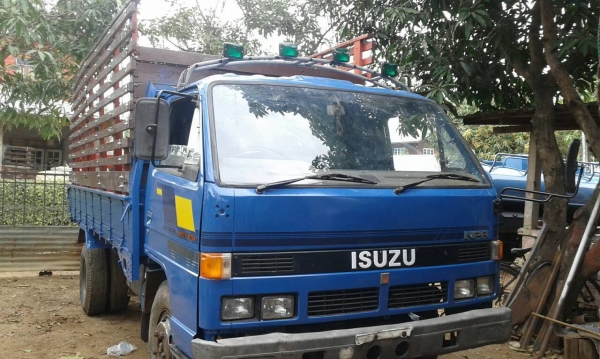 ขาย 6 ล้อ isuzu npr เครื่อง 4BD1ฝาดำ รถห้างแท้ๆ(คุณพิทักษ์ โพธิ์จันทร์ จากอุดรธานี มารับรถกลับบ้านไปวิ่งงานทำเงินแล้ว)) (ดาวน์ 128000ออกรถได้เลย)เฟืองท้าย F ยาง8.25 เครื่องแน่นๆ แห้ง แรงดีสุดๆ แซสซีเยี่ยมๆ ไม่ผุไม่ดาม รถสวยๆพร้อมใช้งานได้เลย พร้อมโอนทั่วไ