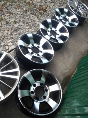 ขายล้อแท้ enkai ขอบ 15 กว้าง 6 off 7.5 ทำสีปัดเงาแล้ว ล้อเดิม ๆ หนา ๆ บรรทุกได้สบาย