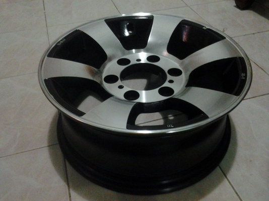 ขายล้อแท้ enkai ขอบ 15 กว้าง 6 off 7.5 ทำสีปัดเงาแล้ว ล้อเดิม ๆ หนา ๆ บรรทุกได้สบาย