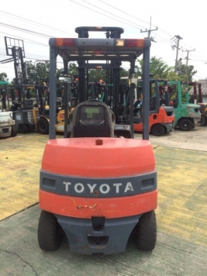 ขายรถไฟฟ้านัั่งขับ toyota รุ่น 7 ขนาด 2.5 ตัน ล้อหน้าคู่ พร้อมตู้ชาร์จ