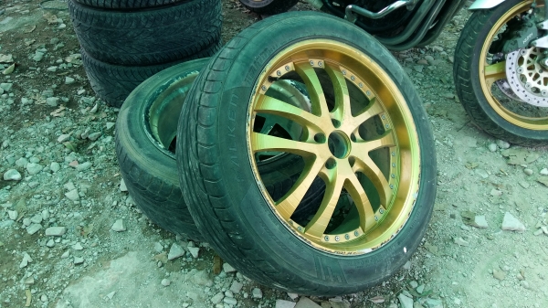 ขายด่วนครับ ล้อแม็ค ขอบ20" พร้อมยาง มี 2 ล้อ ครับ