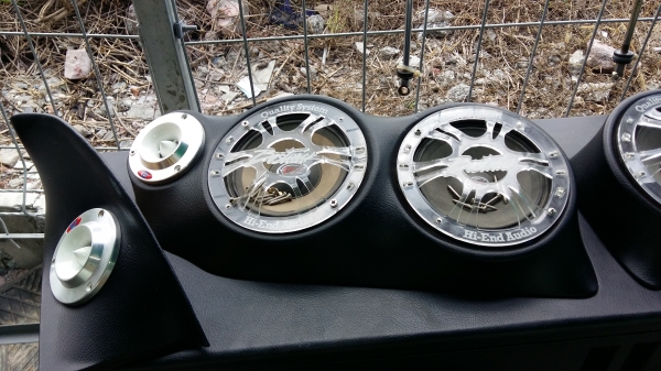 ขายด่วนครับ เครื่องเสียงติดรถยนต์ KENWOOD พร้อม ปรี เพาเวอร์ 2 และ ชาแนล DTS และ ตู้ซับ10" เสียงกลาง แหลม ครบ