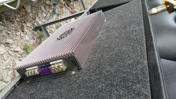 ขายด่วนครับ เครื่องเสียงติดรถยนต์ KENWOOD พร้อม ปรี เพาเวอร์ 2 และ ชาแนล DTS และ ตู้ซับ10" เสียงกลาง แหลม ครบ