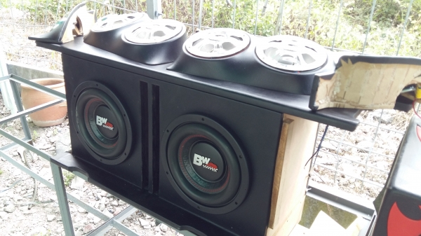 ขายด่วนครับ เครื่องเสียงติดรถยนต์ KENWOOD พร้อม ปรี เพาเวอร์ 2 และ ชาแนล DTS และ ตู้ซับ10" เสียงกลาง แหลม ครบ