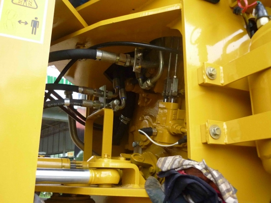 ขายรถตักล้อยาง ยี่ห้อ SEM (เซม) รุ่น 616B(ขนาดเล็ก) รถใหม่ราคามือ 2 ผลิตโดยแคทเทอร์พิลลาร์ 100\%