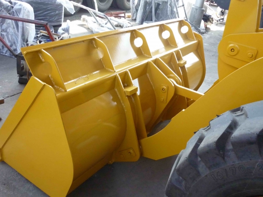 ขายรถตักล้อยาง ยี่ห้อ SEM (เซม) รุ่น 616B(ขนาดเล็ก) รถใหม่ราคามือ 2 ผลิตโดยแคทเทอร์พิลลาร์ 100\%