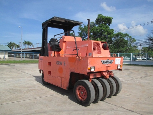 ขายรถบด 9 ล้อยาง Tire Roller ยี่ห้อ HAMM รุ่น GRW5 ซีเรียล: 37000 ปี 1994 ชั่วโมงการทำงาน 1592 ชั่วโมง ขายพร้อมชุดแจ้งจำหน่าย ยังไม่ได้ใช้งานในเมืองไทย ขายรถบด 9 ล้อยาง Tire Roller ยี่ห้อ HAMM รุ่น GRW5 ซีเรียล: 37000 ปี 1994 ชั่วโมงการทำงาน 1592 ชั่วโมง ขายพร้อมชุดแจ้งจำหน่าย ยังไม่ได้ใช้งานในเมืองไทย