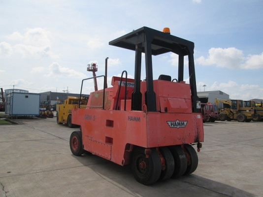 ขายรถบด 9 ล้อยาง Tire Roller ยี่ห้อ HAMM รุ่น GRW5  ซีเรียล: 37000 ปี 1994 ชั่วโมงการทำงาน 1592 ชั่วโมง ขายพร้อมชุดแจ้งจำหน่าย ยังไม่ได้ใช้งานในเมืองไทย