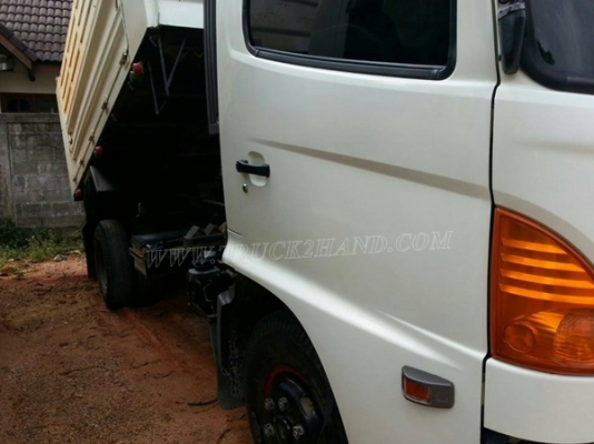 รถบรรทุกดัมพ์ 6 ล้อ HINO  175 แรงม้า  ปีจดทะเบียน 2555