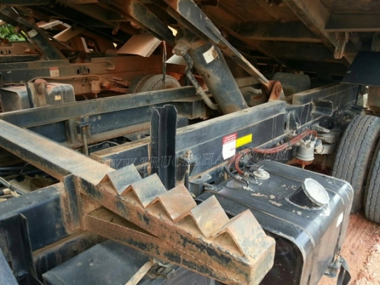 รถบรรทุกดัมพ์ 6 ล้อ HINO  175 แรงม้า  ปีจดทะเบียน 2555