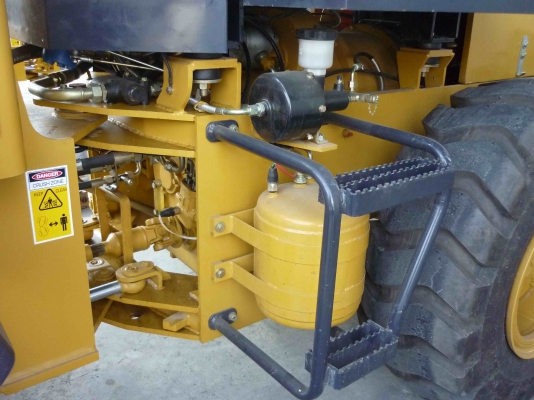 ขายรถตักล้อยาง ยี่ห้อ SEM (เซม) รุ่น 639B(ขนาดกลาง)  รถใหม่ราคามือ 2 ผลิตโดยแคทเทอร์พิลลาร์ 100\%