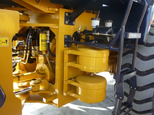 ขายรถตักล้อยาง ยี่ห้อ SEM (เซม) รุ่น 650B (ขนาดใหญ่)  รถใหม่ราคามือ 2 ผลิตโดยแคทเทอร์พิลลาร์ 100\%