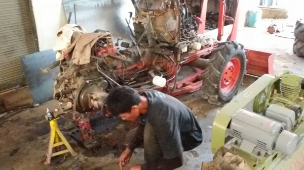 ซ่อมรถแทรกเตอร์ เปลี่ยนคลัส เบรค อุปกรณ์อื่น ๆ ราคากันเอง