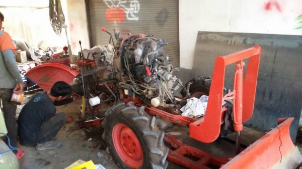 ซ่อมรถแทรกเตอร์ เปลี่ยนคลัส เบรค อุปกรณ์อื่น ๆ ราคากันเอง