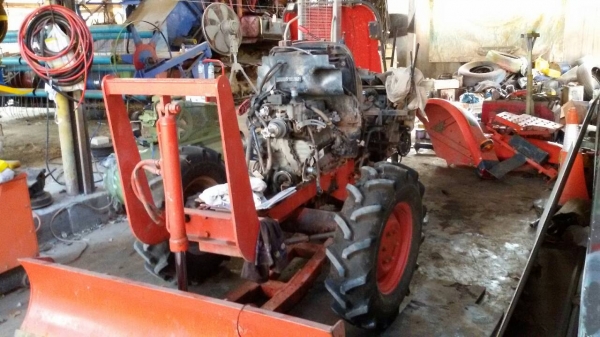 ซ่อมรถแทรกเตอร์ เปลี่ยนคลัส เบรค อุปกรณ์อื่น ๆ ราคากันเอง