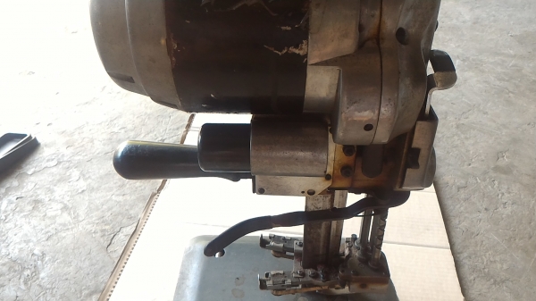 เครื่องตัดผ้าใบมีดตั้งตัวใหญ่ ยี่ห้อ GEMSY ตัดผ้าได้หนามาก มีชุดเจียร์แต่งคม ใช้ไฟบ้าน 220 V. พร้อมใช้งาน