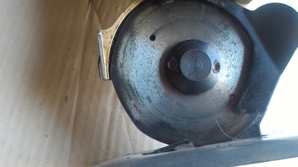 เครื่องตัดผ้า PHILLIS แบบใบมีดกลม 4 นิ้ว มีเหลี่ยมๆนิดๆช่วยให้ตัดผ้าได้ดี มีชุดเจียร์แต่คมใบมีดพร้อม ใช้ไฟบ้าน 220 V.